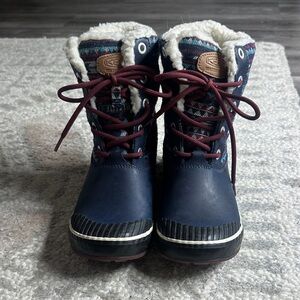 Keen Women's Navy and Burgundy Winter Boots